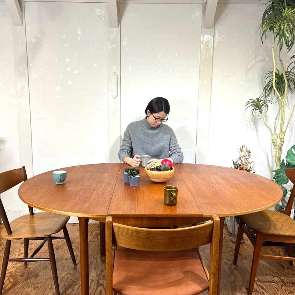 マッキントッシュ / A.H.McIntosh 伸長式ラウンドダイニングテーブル チーク材 ヴィンテージ