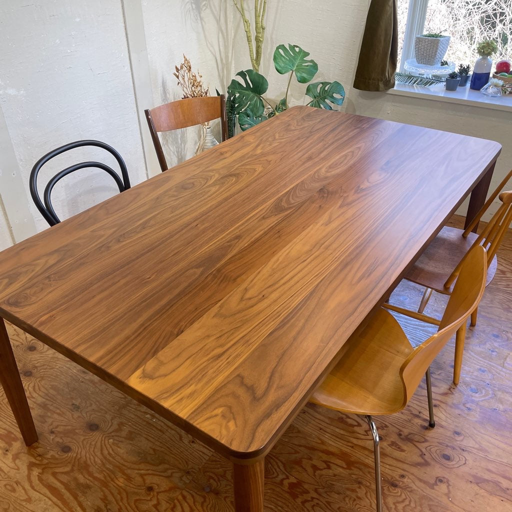 カリモク家具 / karimoku ダイニングテーブル 180cm ウォールナット無垢材 中古 大家族