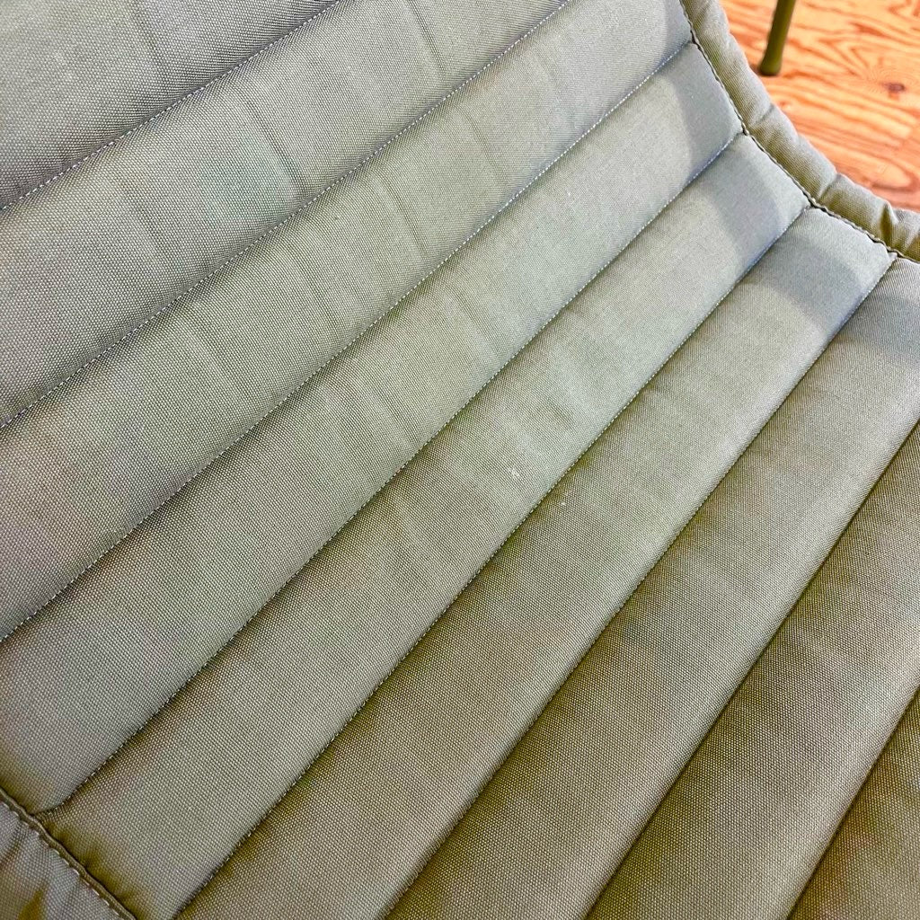 ヘイ/ HAY パリサード / PALISSADE ダイニングアームチェア QUILTEDクッション付き オリーブ デンマーク 北欧 中古