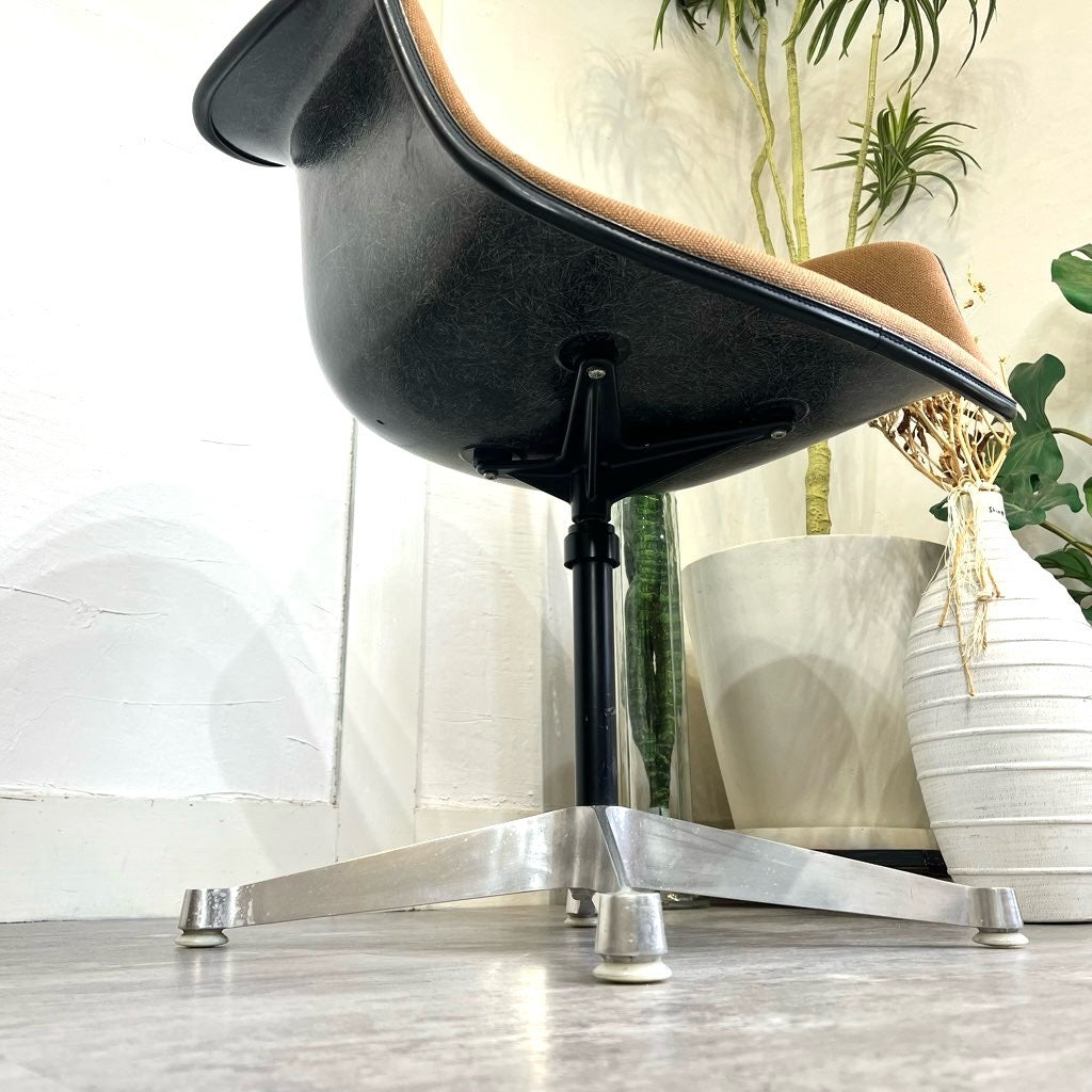 ハーマンミラー / Herman Miller アームシェルチェア コントラクトベース チャールズ&レイ・イームズ FRP