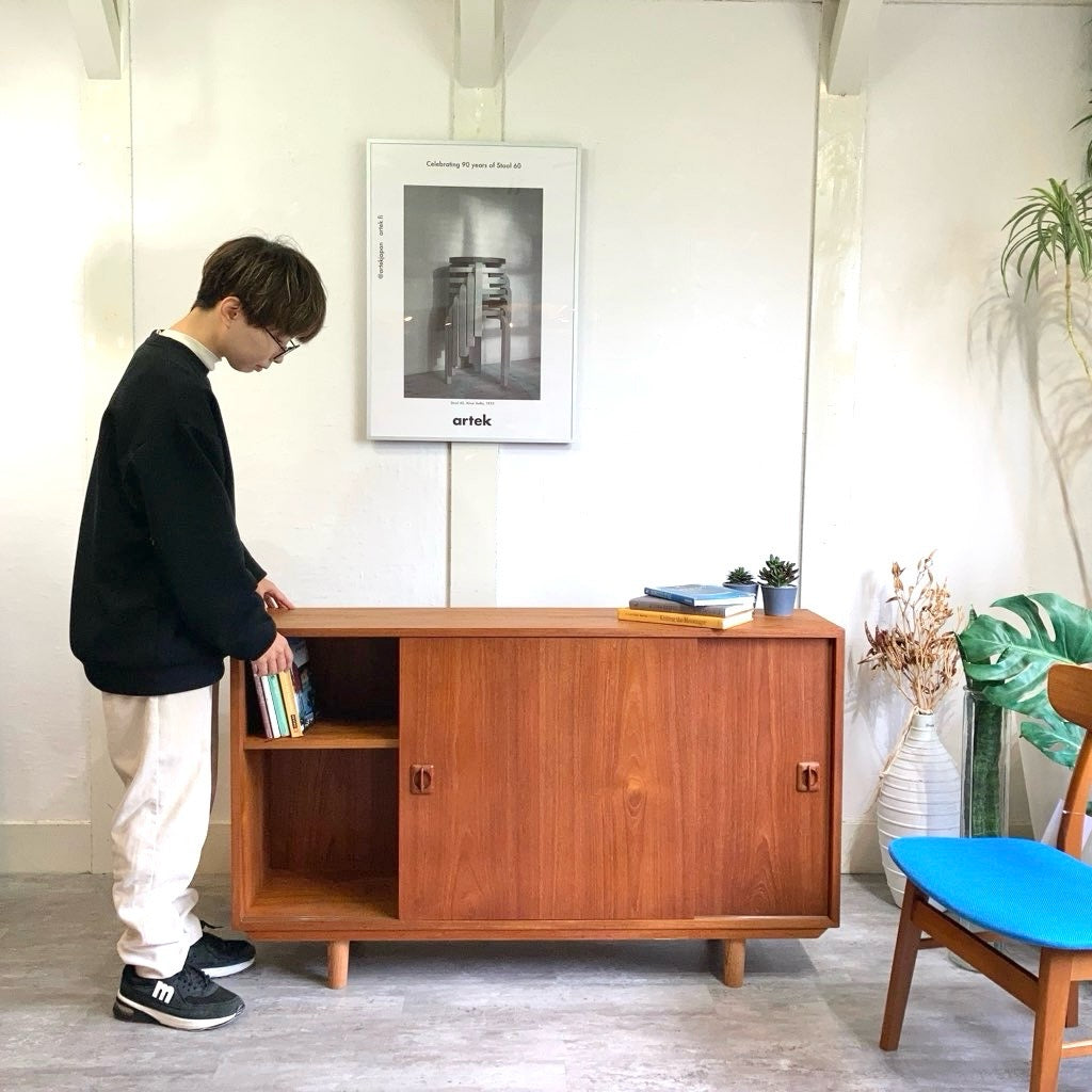 北欧ヴィンテージ チーク材 サイドボード キャビネット