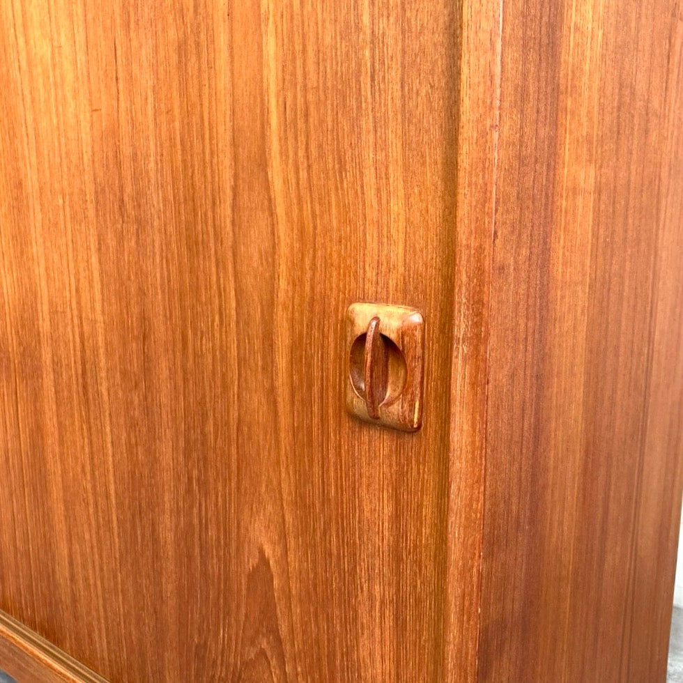 北欧ヴィンテージ チーク材 サイドボード キャビネット