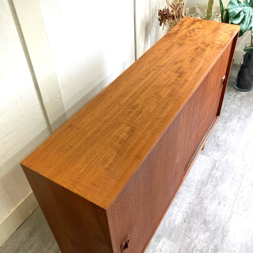 北欧ヴィンテージ チーク材 サイドボード キャビネット