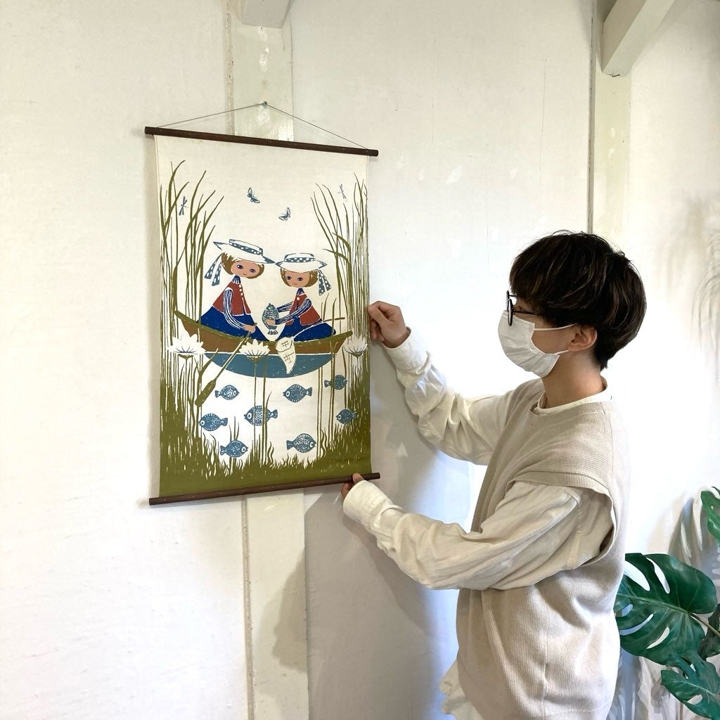 Aase og Preben Jangaard / デンマーク製 ヴィンテージタペストリー 「さかな取りを楽しむ双子の姉妹」