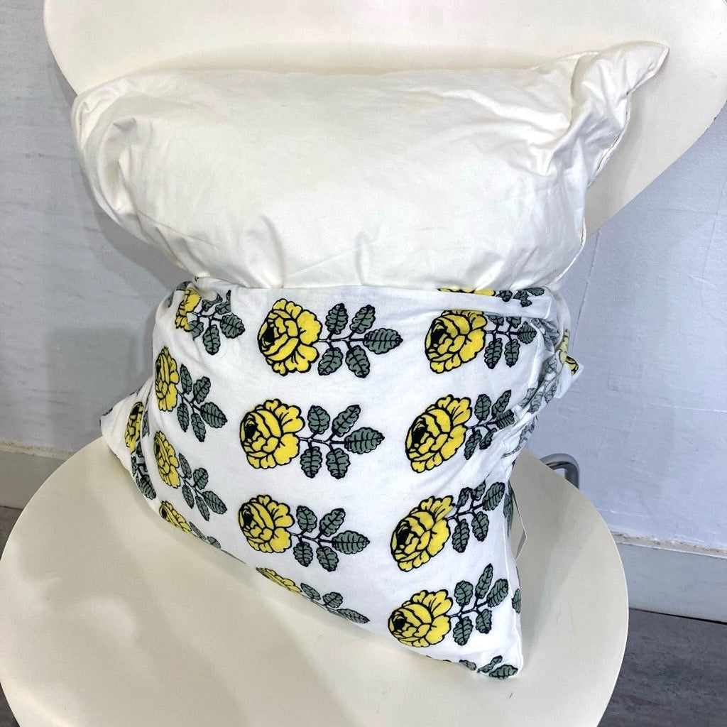 marimekko / マリメッコ ヴィヒキルース / Vihkiruusu クッション 中古