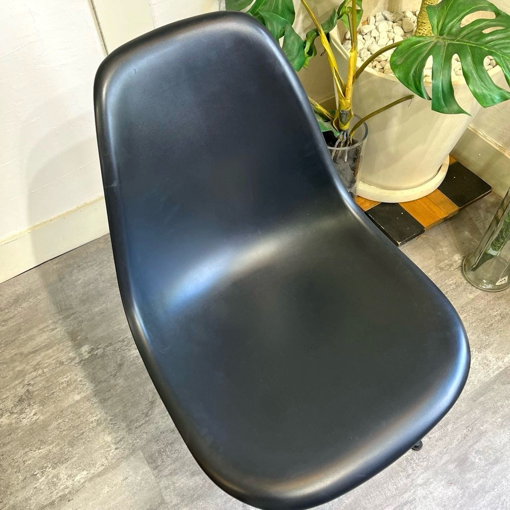 ハーマンミラー / Herman Miller ヴィトラ / Vitra サイドシェルチェア ブラック チャールズ&レイ・イームズ エッフェルベース 中古