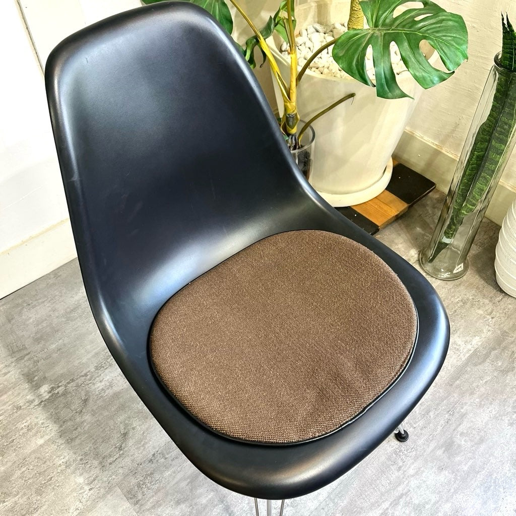ハーマンミラー / Herman Miller ヴィトラ / Vitra サイドシェルチェア ブラック チャールズ&レイ・イームズ エッフェルベース 中古