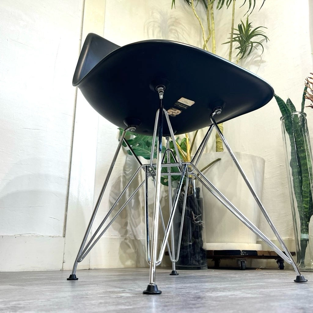 ハーマンミラー / Herman Miller ヴィトラ / Vitra サイドシェルチェア ブラック チャールズ&レイ・イームズ エッフェルベース 中古