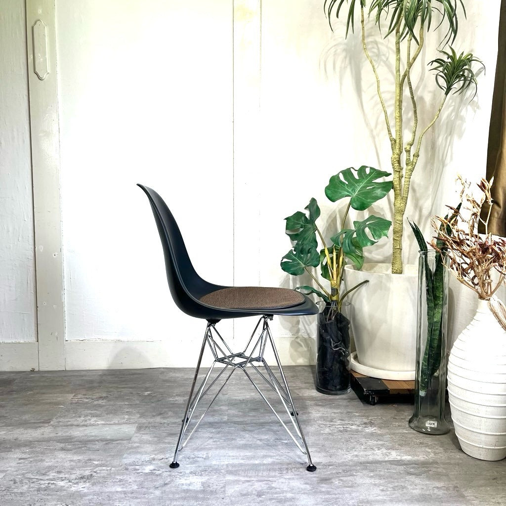 ハーマンミラー / Herman Miller ヴィトラ / Vitra サイドシェルチェア ブラック チャールズ&レイ・イームズ エッフェルベース 中古