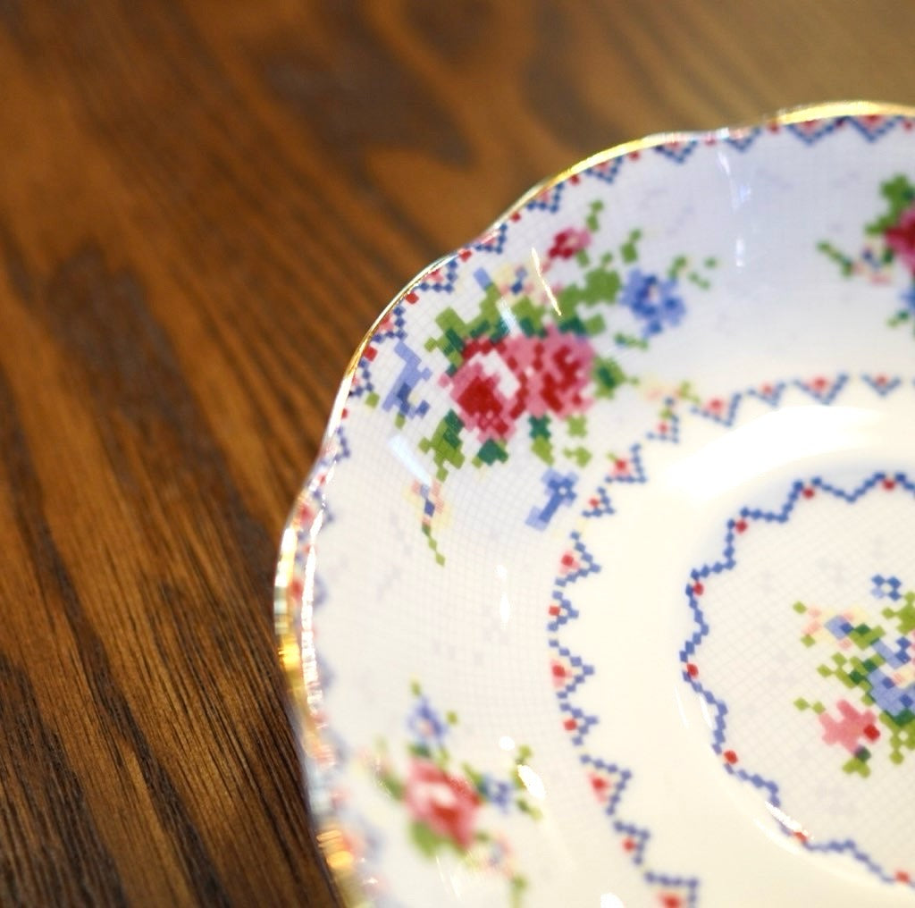 ロイヤルアルバート / ROYAL ALBERT プチポワン カップ&ソーサー 英国 ヴィンテージ