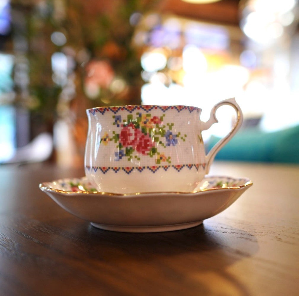 ロイヤルアルバート / ROYAL ALBERT プチポワン カップ&ソーサー 英国 ヴィンテージ
