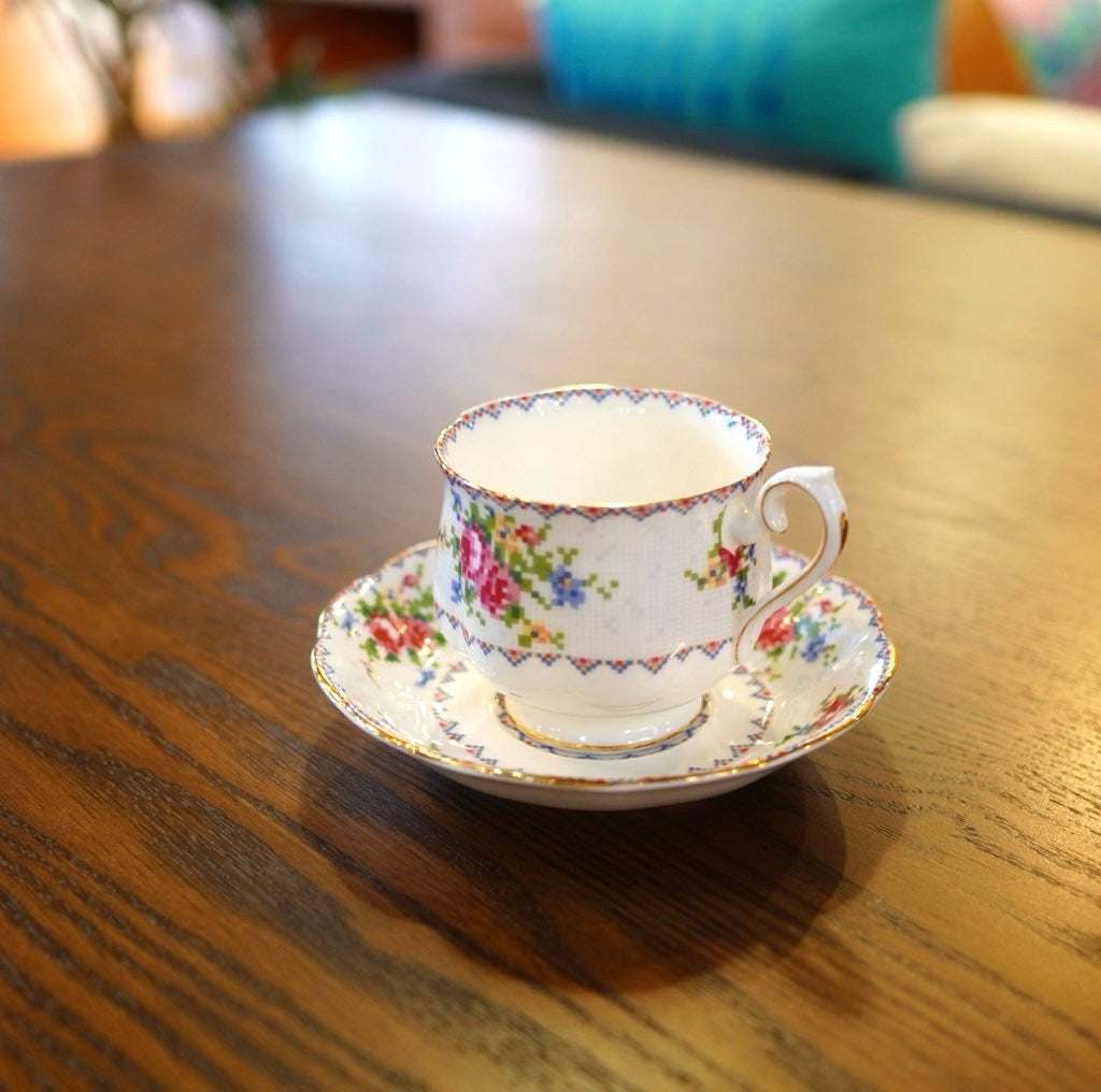 ロイヤルアルバート / ROYAL ALBERT プチポワン カップ&ソーサー 英国 ヴィンテージ