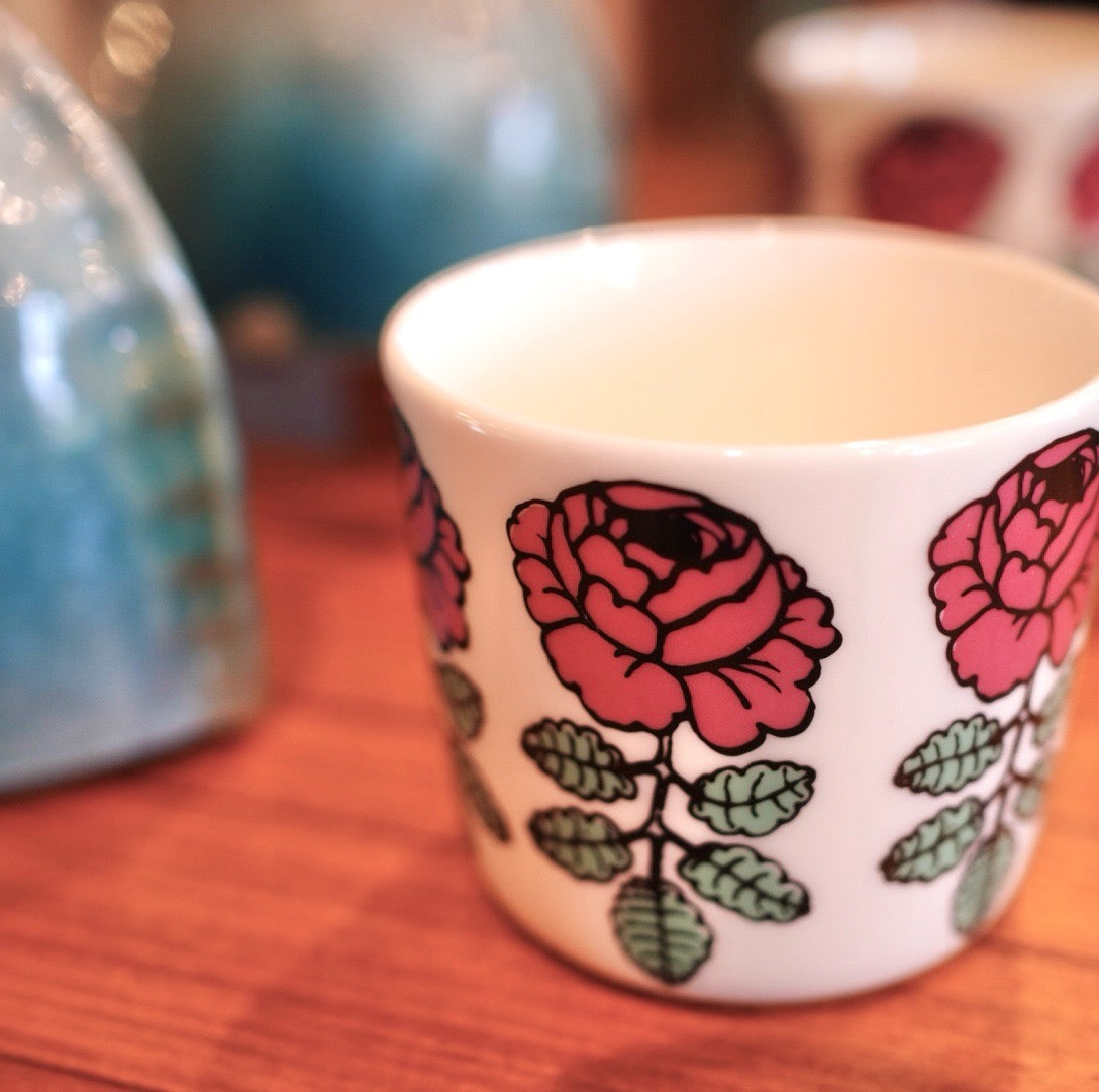 マリメッコ / marimekko ヴィヒキルース / VIHKIRUUSU ラテマグ ローズ  