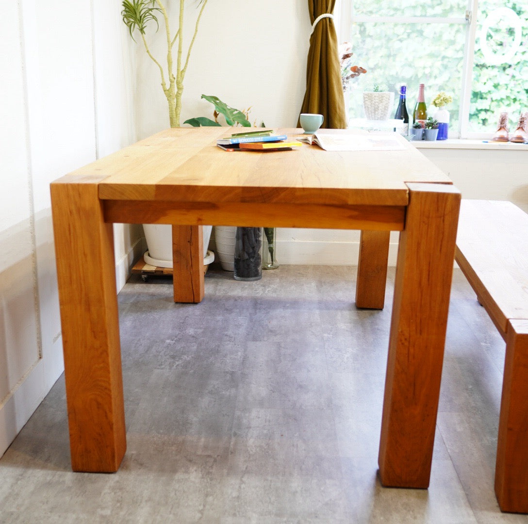 クレイト&バレル / Crate & Barrel テラ / Terra オーク無垢材ダイニングテーブル