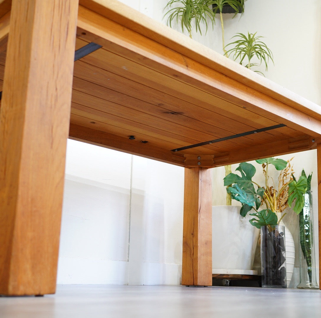 クレイト&バレル / Crate & Barrel テラ / Terra オーク無垢材ダイニングテーブル