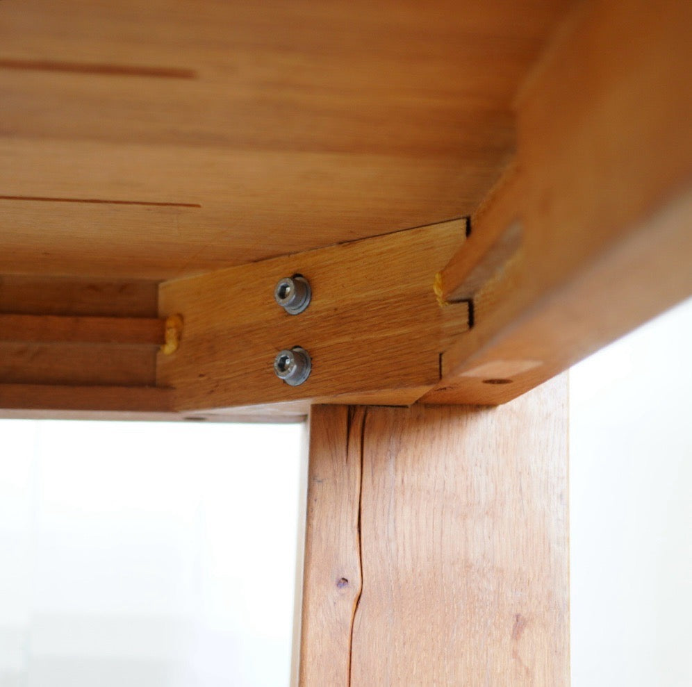 クレイト&バレル / Crate & Barrel テラ / Terra オーク無垢材ダイニングテーブル