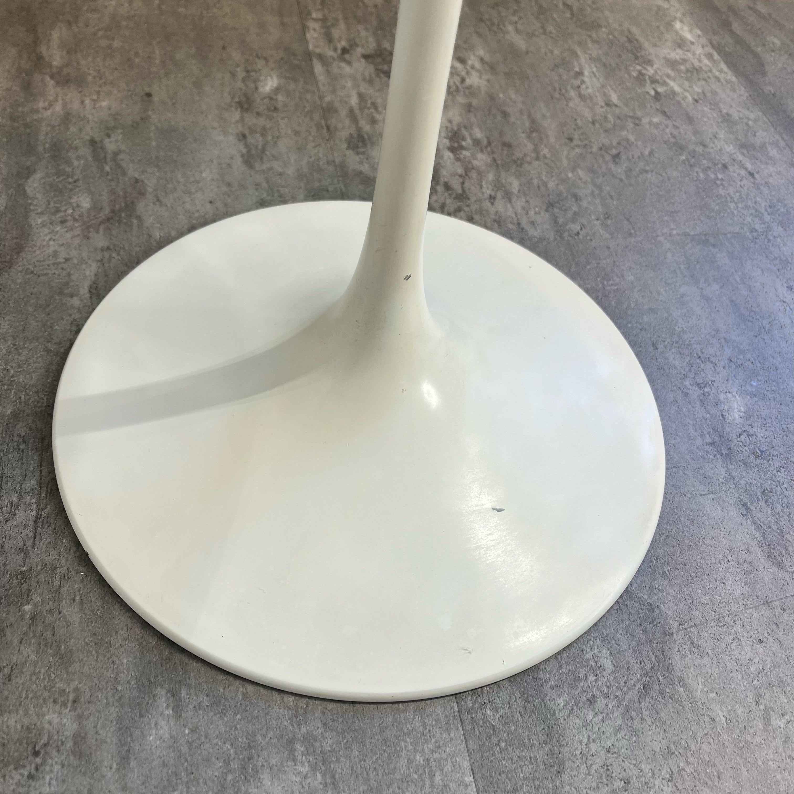 ノル / Knoll チューリップテーブル コーヒーテーブル サイドテーブル 直径40cm エーロサーリネン ラウンド ロゴシールあり