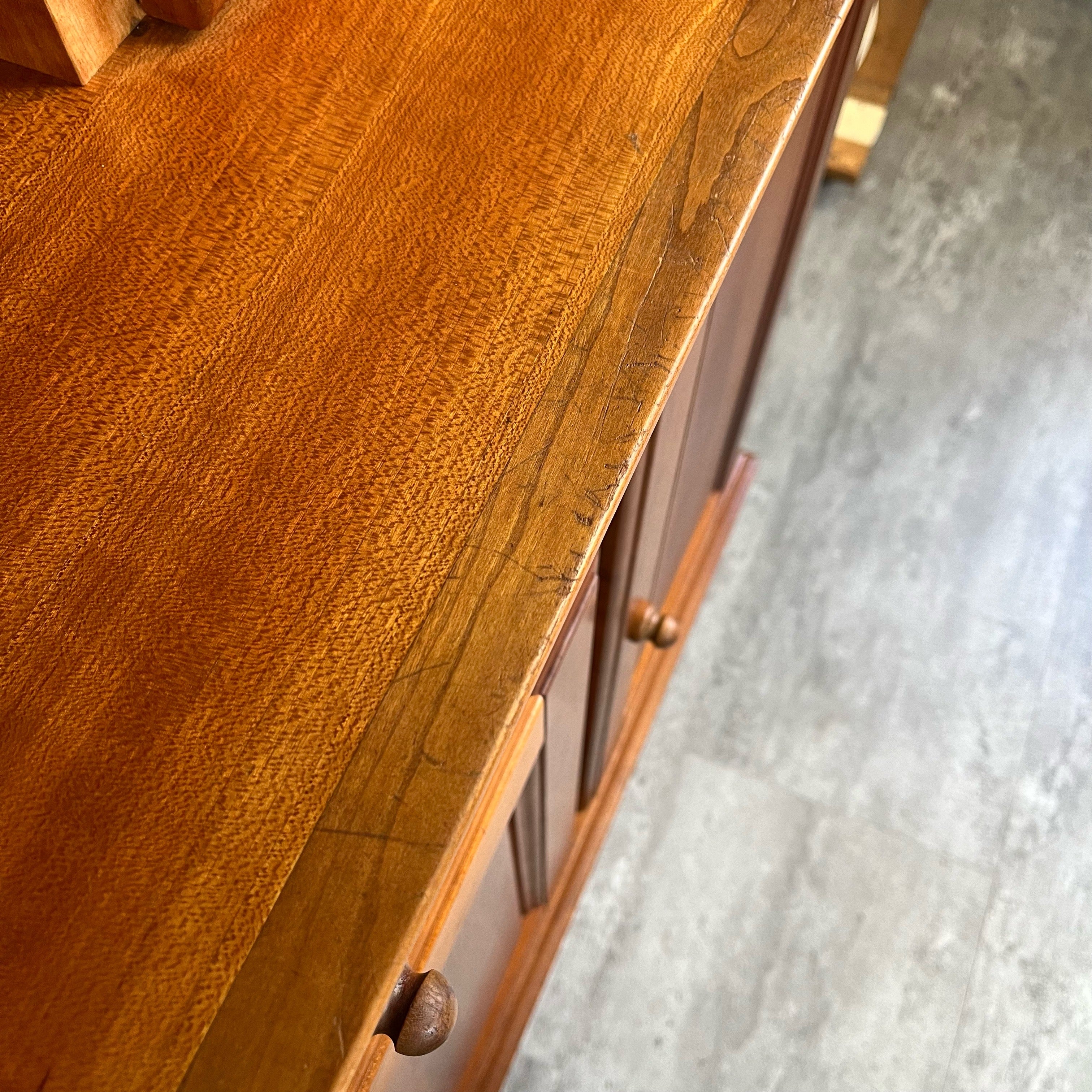 シャルドネ / CHARDONNAY アッサム / ASSEM カップボード