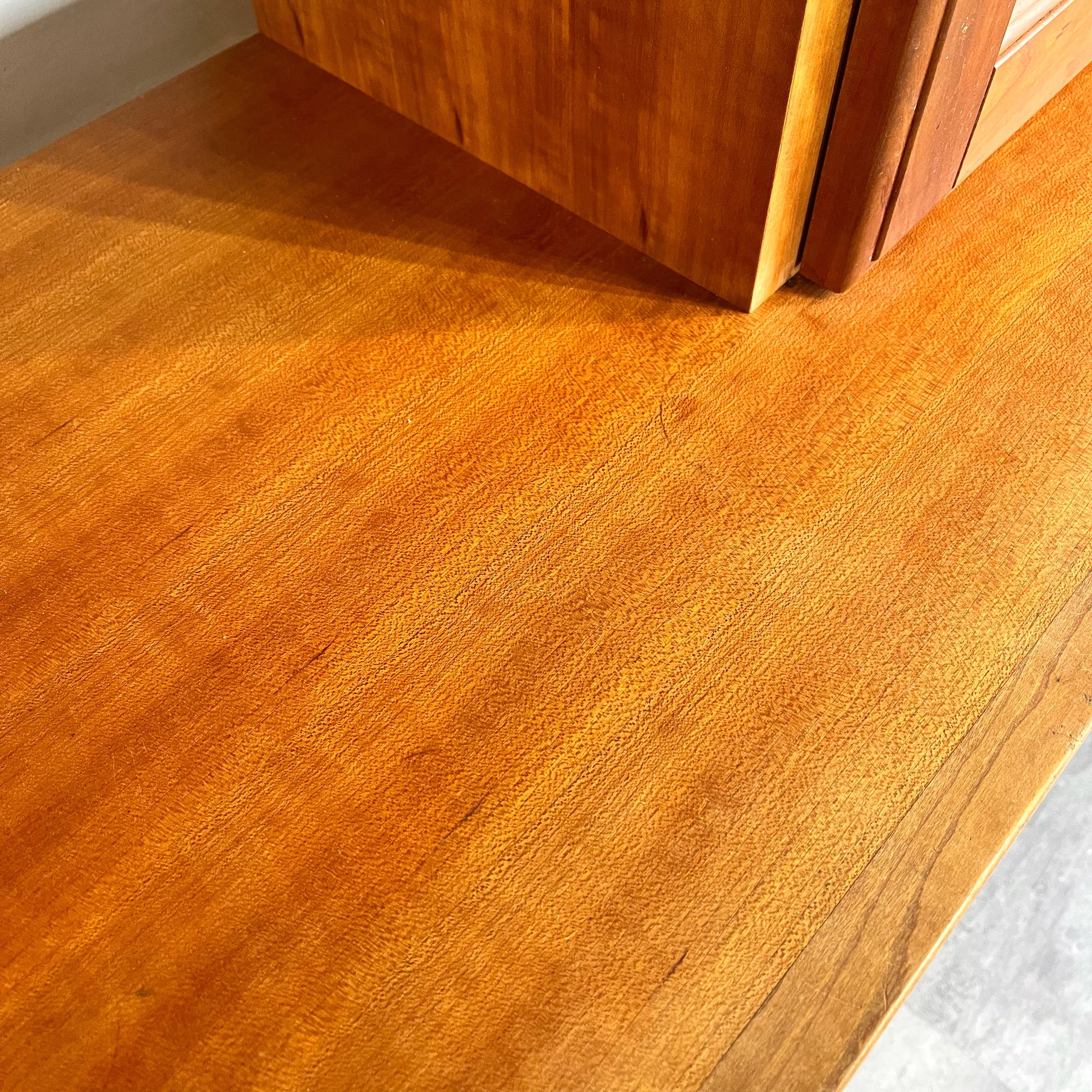 シャルドネ / CHARDONNAY アッサム / ASSEM カップボード