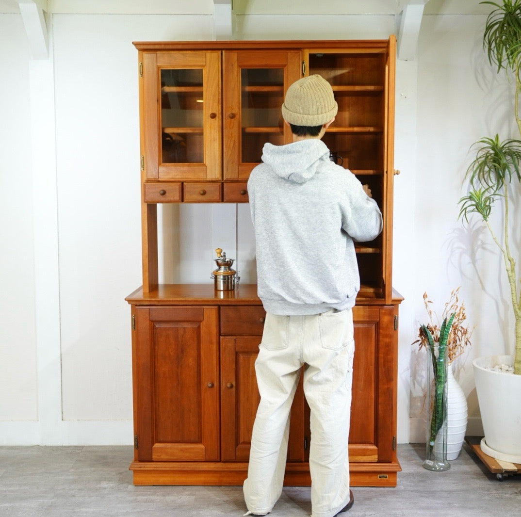 シャルドネ / CHARDONNAY アッサム / ASSEM カップボード