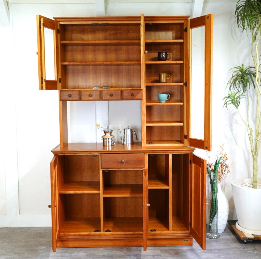 シャルドネ / CHARDONNAY アッサム / ASSEM カップボード