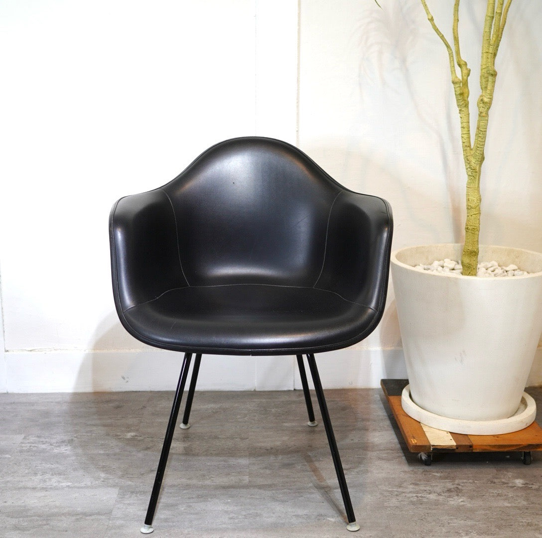 ハーマンミラー Herman Miller アームシェルチェア ナウガレザー 黒 H 
