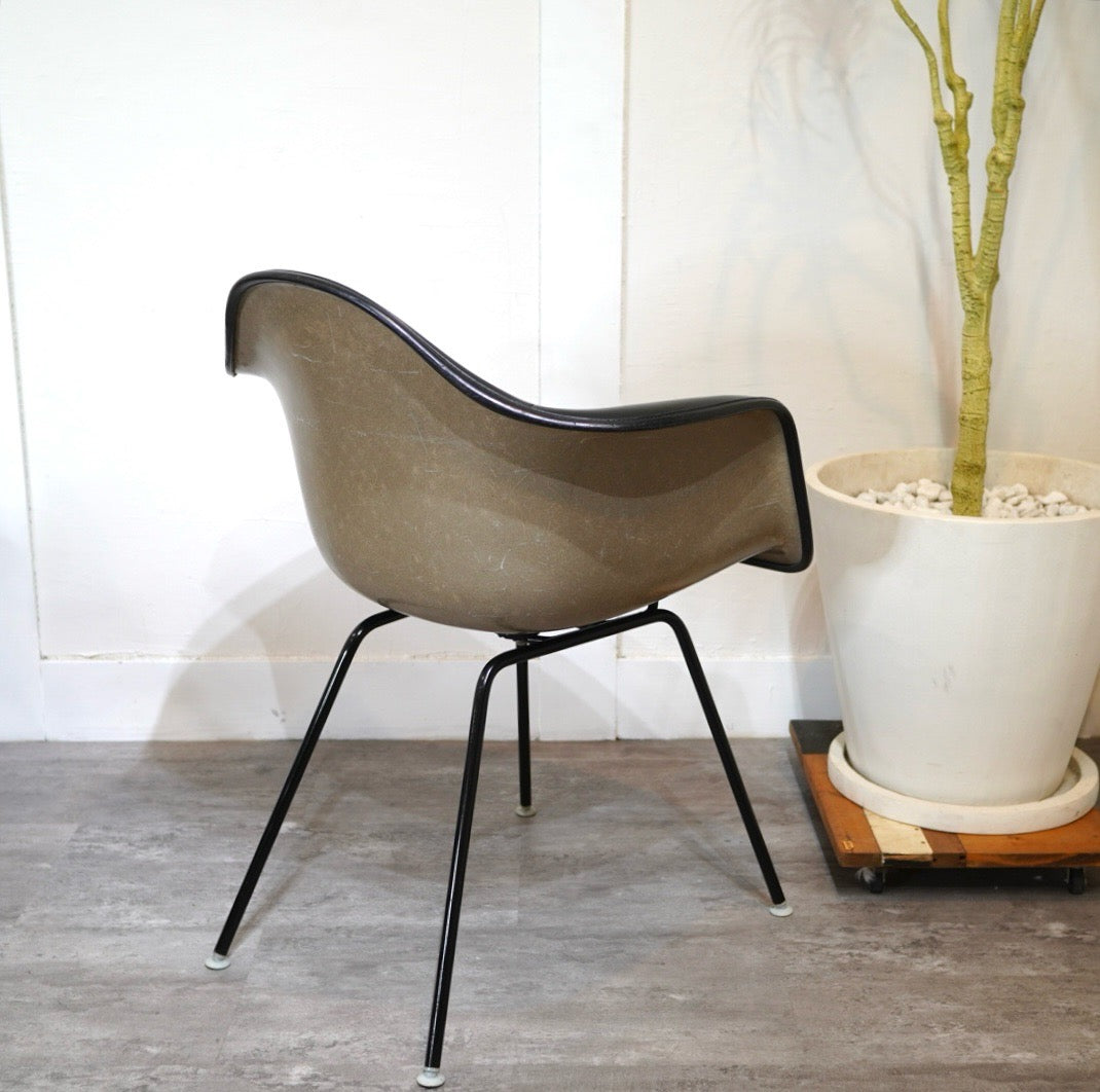 ハーマンミラー / Herman Miller アームシェルチェア ナウガレザー ブラック Hベース チャールズ&レイ・イームズ ヴィンテージ