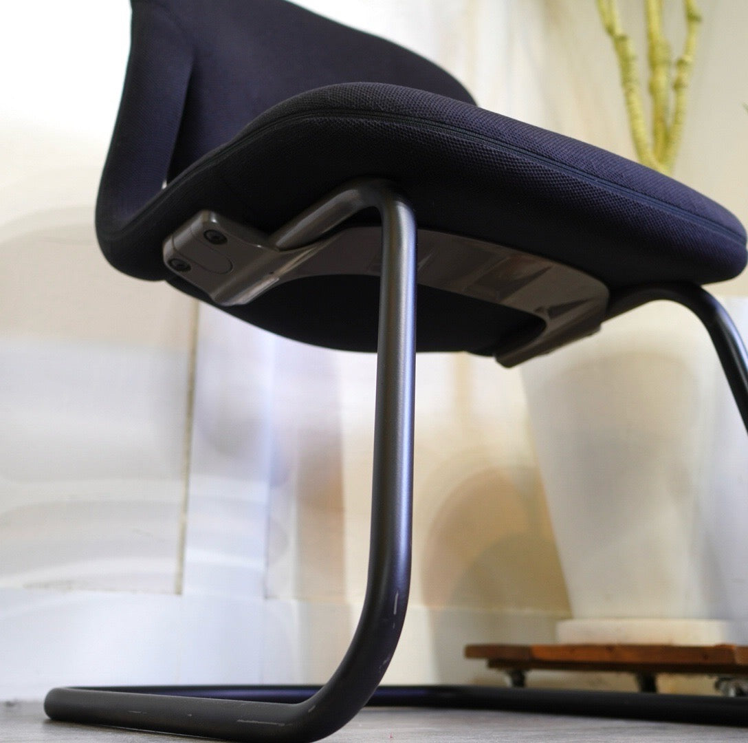 ハーマンミラー / Herman Miller エクアチェア カンチレバー ブラック