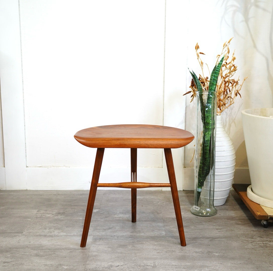 シキファニチア / SIKI スツール テーブル 半円型 3本足 ウォールナット