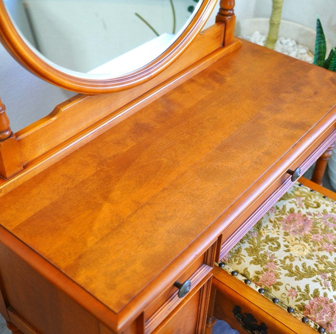 横浜ダニエル ドレッサー&収納付スツール 化粧台