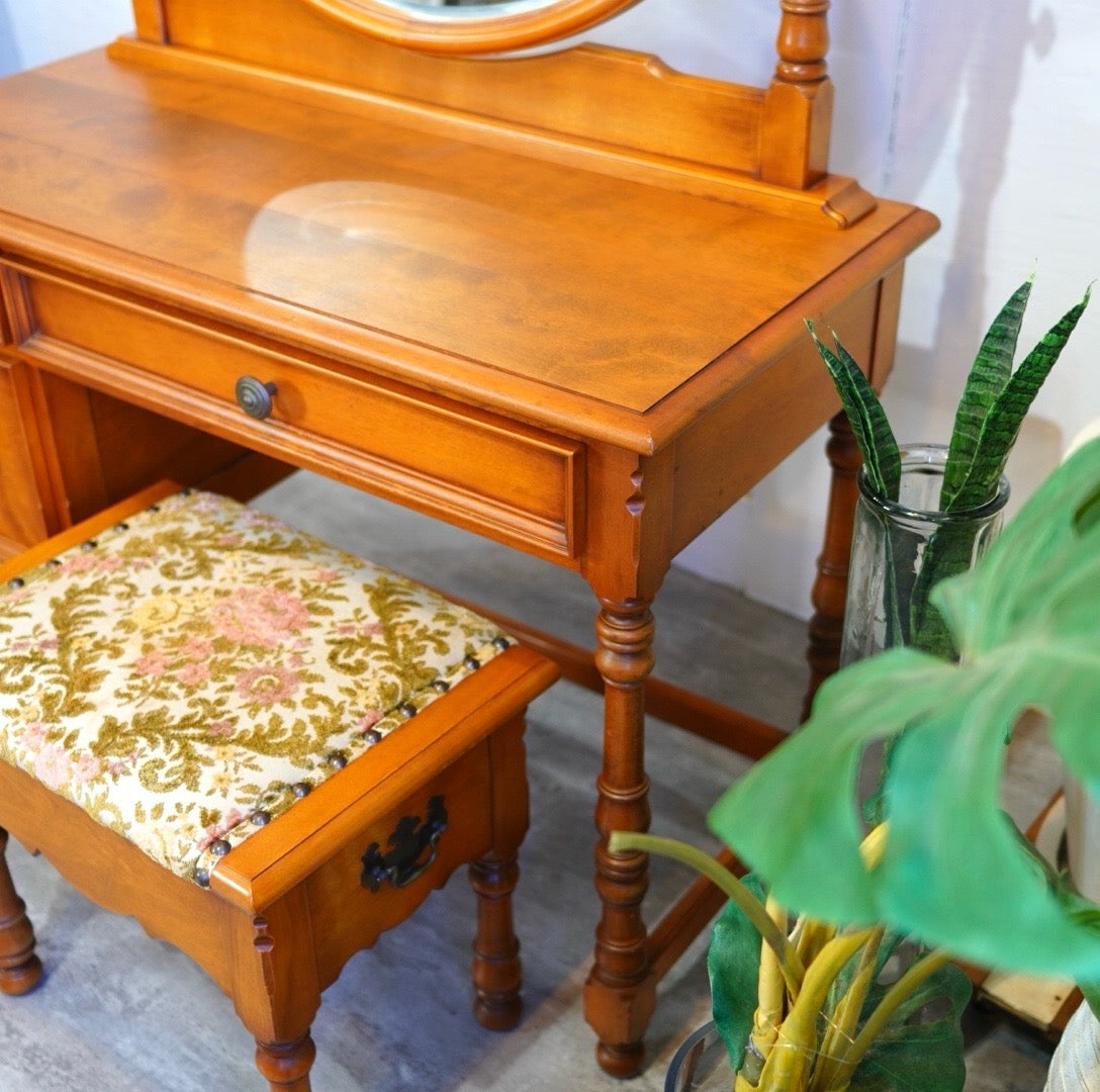 横浜ダニエル ドレッサー&収納付スツール 化粧台