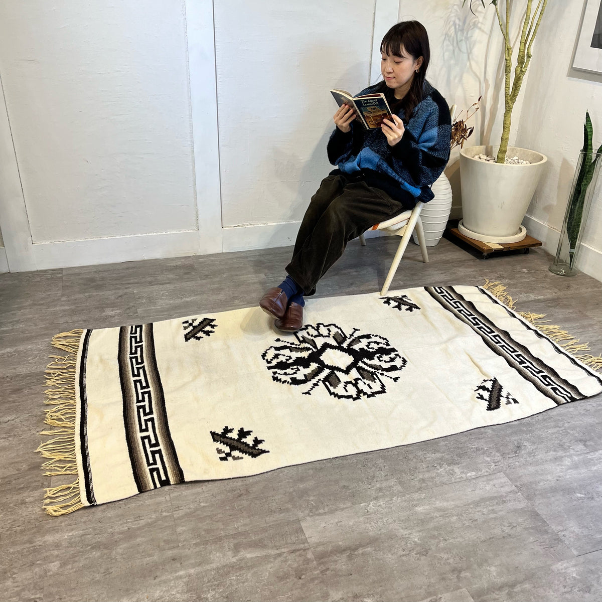 ラグ ナバホ族 176×99 敷物 中古 ホワイト モノトーン ウール 小さめ 