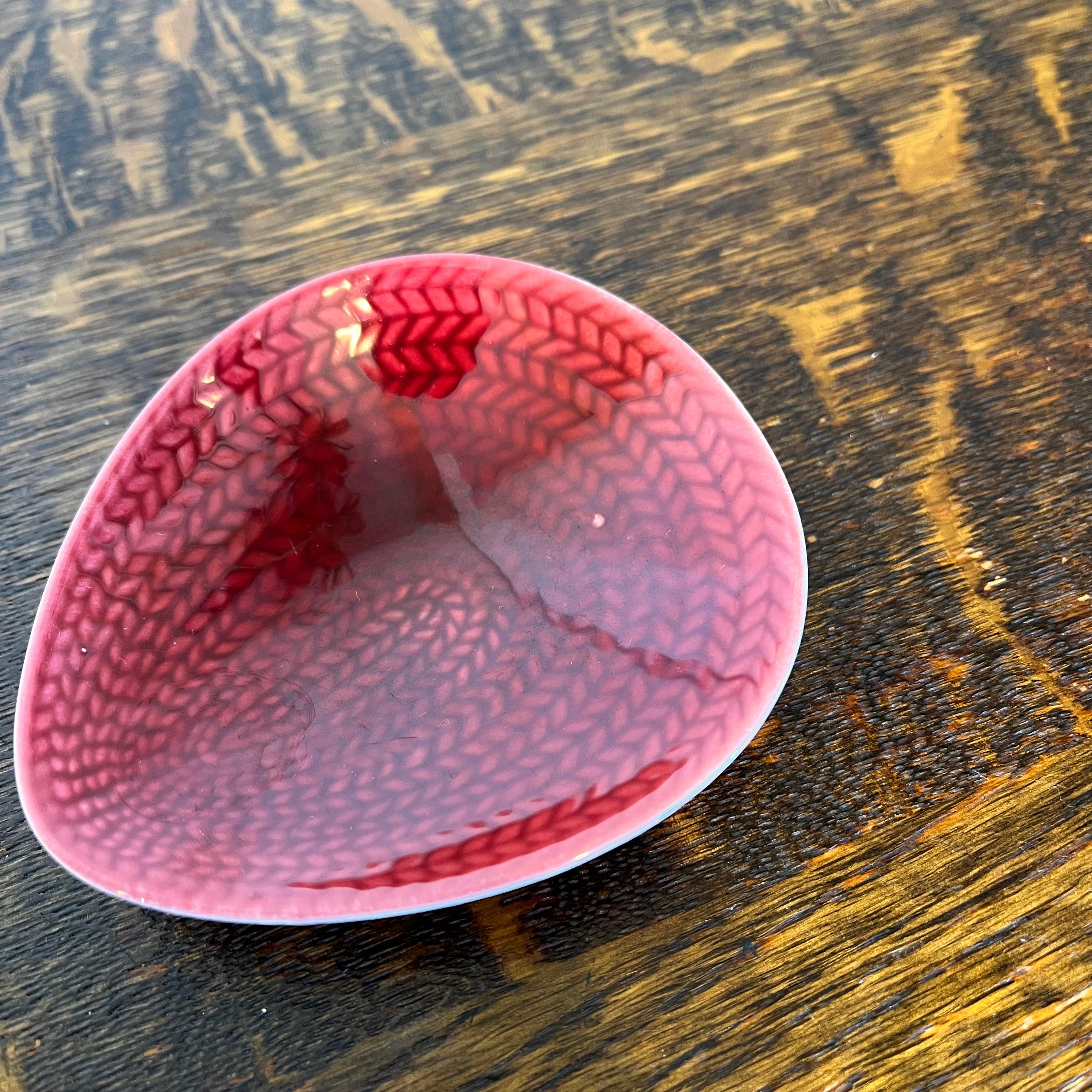 ロールストランド / Rorstrand ブラエルド / Bla Eld しずく形プレート レッド W9.5 北欧