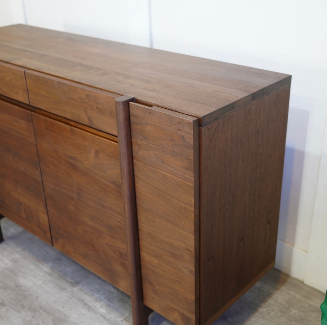 ソース / source Yホープ / Y HOPE サイドボード 133 ウォールナット無垢材 展示品