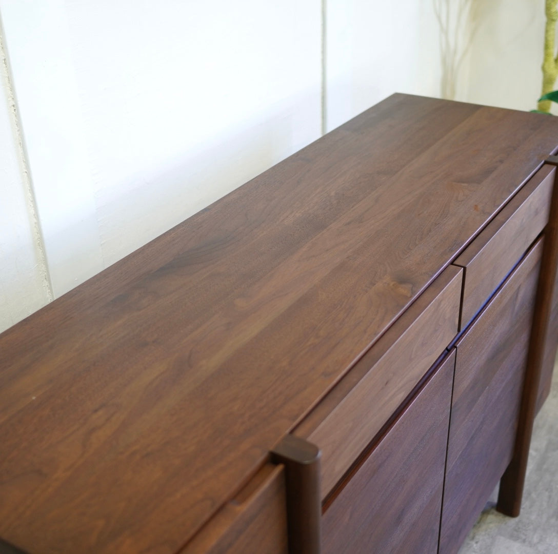 ソース / source Yホープ / Y HOPE サイドボード 133 ウォールナット無垢材 展示品