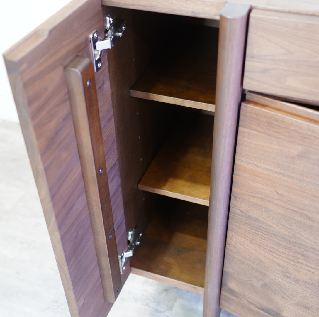 ソース / source Yホープ / Y HOPE サイドボード 133 ウォールナット無垢材 展示品