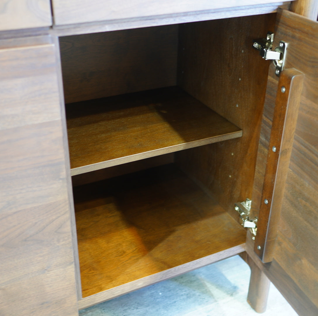 ソース / source Yホープ / Y HOPE サイドボード 133 ウォールナット無垢材 展示品