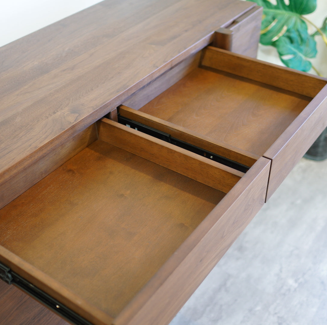 ソース / source Yホープ / Y HOPE サイドボード 133 ウォールナット無垢材 展示品