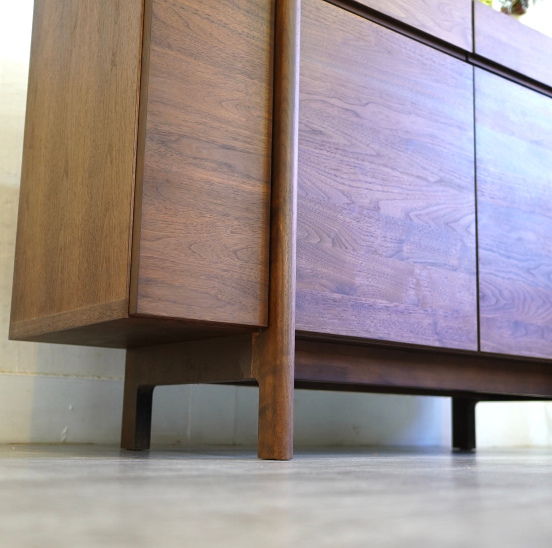 ソース / source Yホープ / Y HOPE サイドボード 133 ウォールナット無垢材 展示品