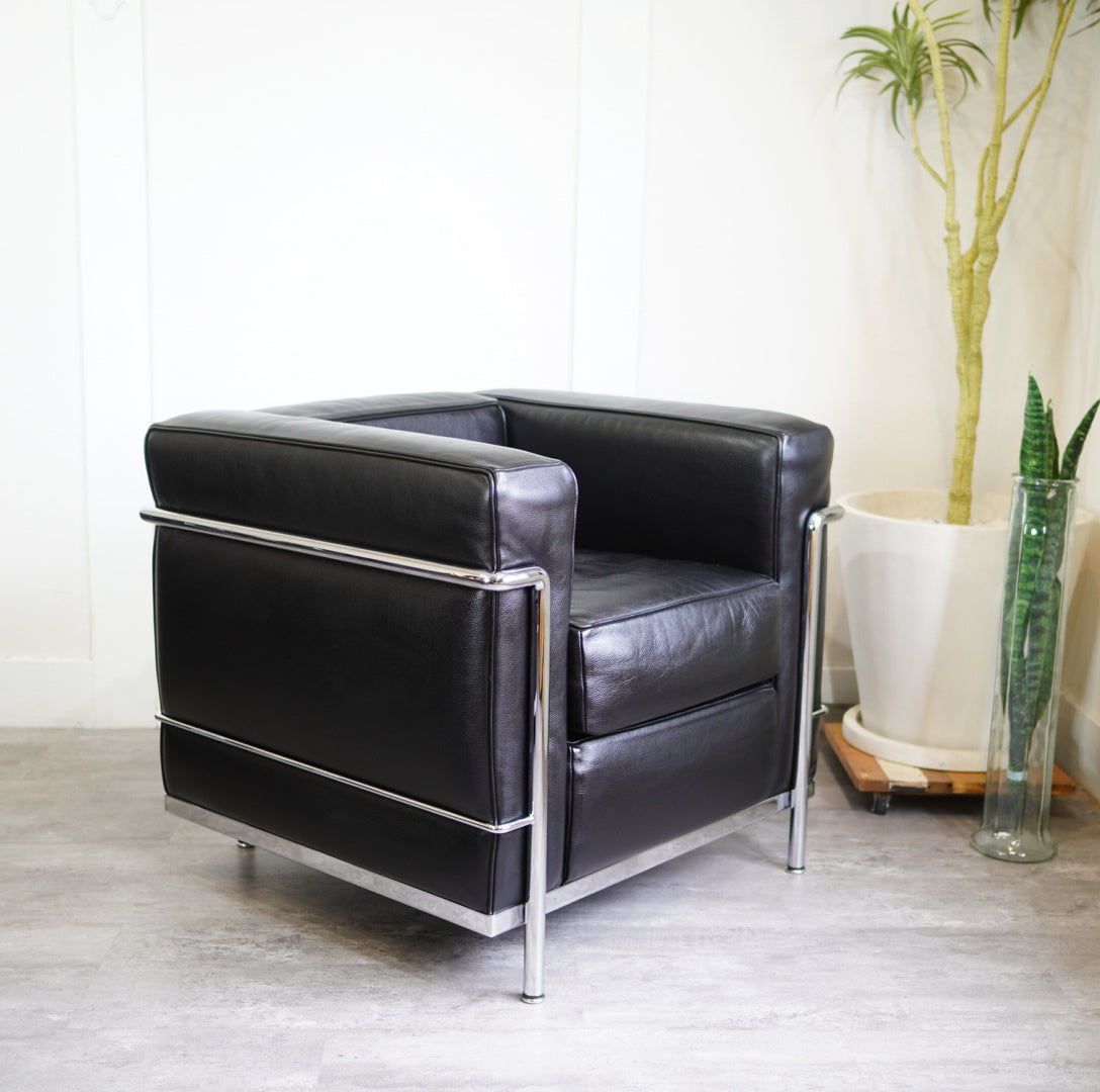 カッシーナ Cassina LC2 1人掛けソファ ブラック ル・コルビュジェ 本 