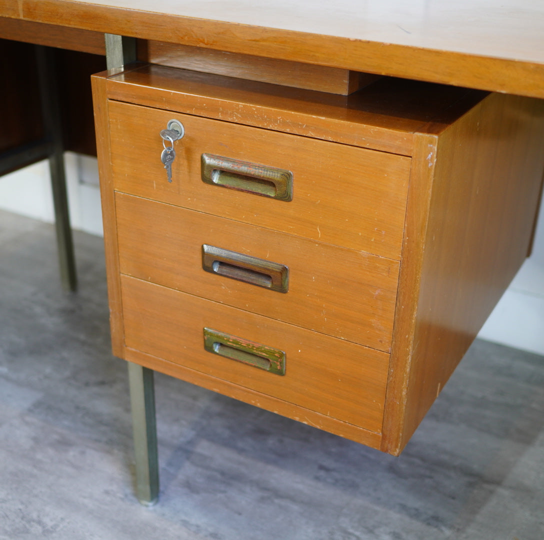 ジャパンヴィンテージ 両袖デスク エグゼクティブデスク チーク 1970年代