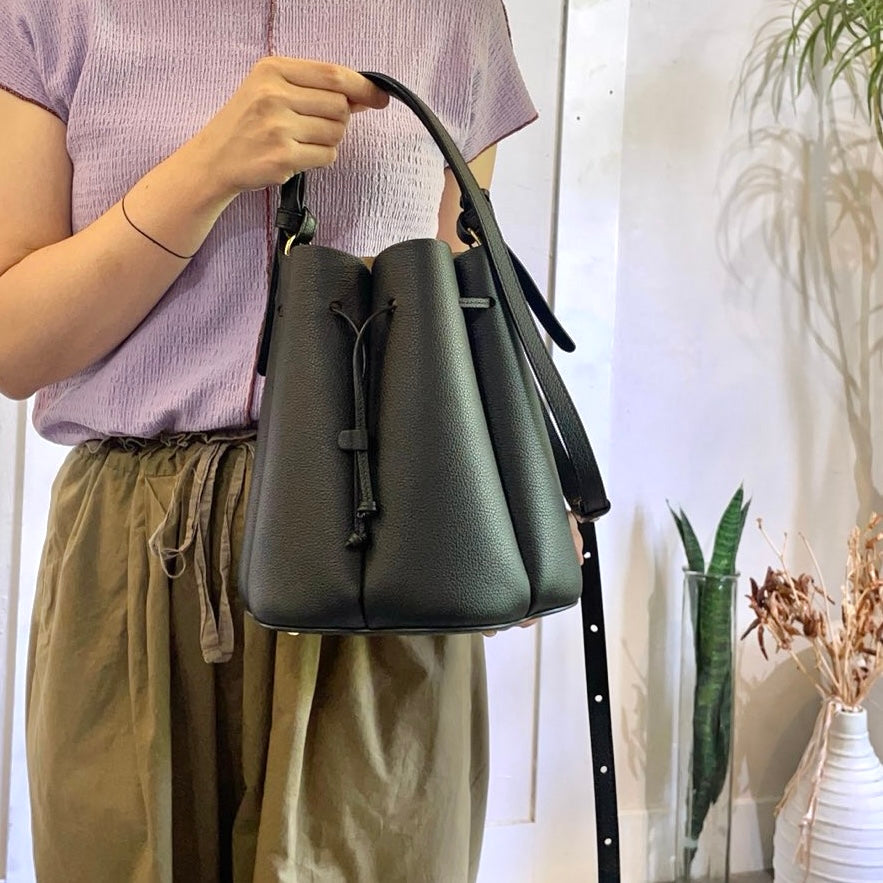 【古着】ポレーヌ / Polène カヌレバッグ Numéro Huit ブラック 本革バッグ 巾着レザーショルダーバッグ