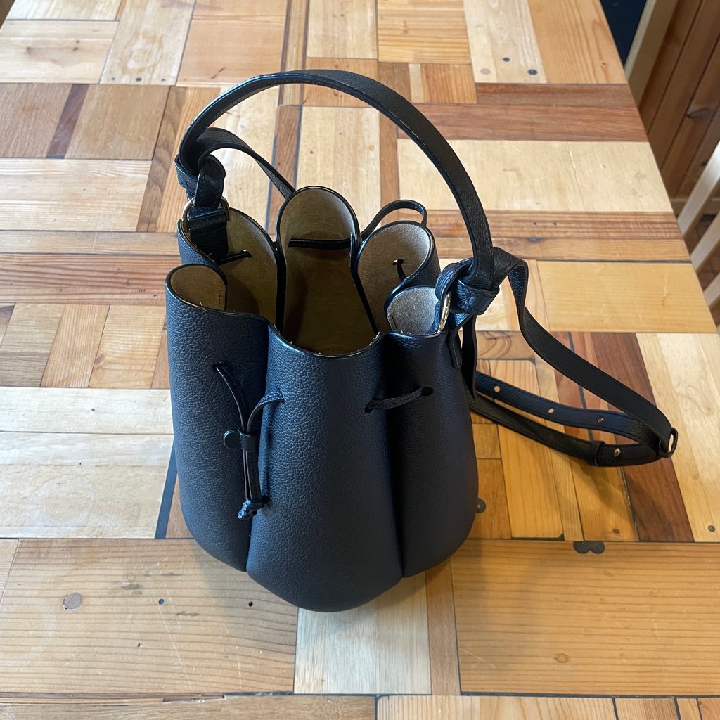 【古着】ポレーヌ / Polène カヌレバッグ Numéro Huit ブラック 本革バッグ 巾着レザーショルダーバッグ