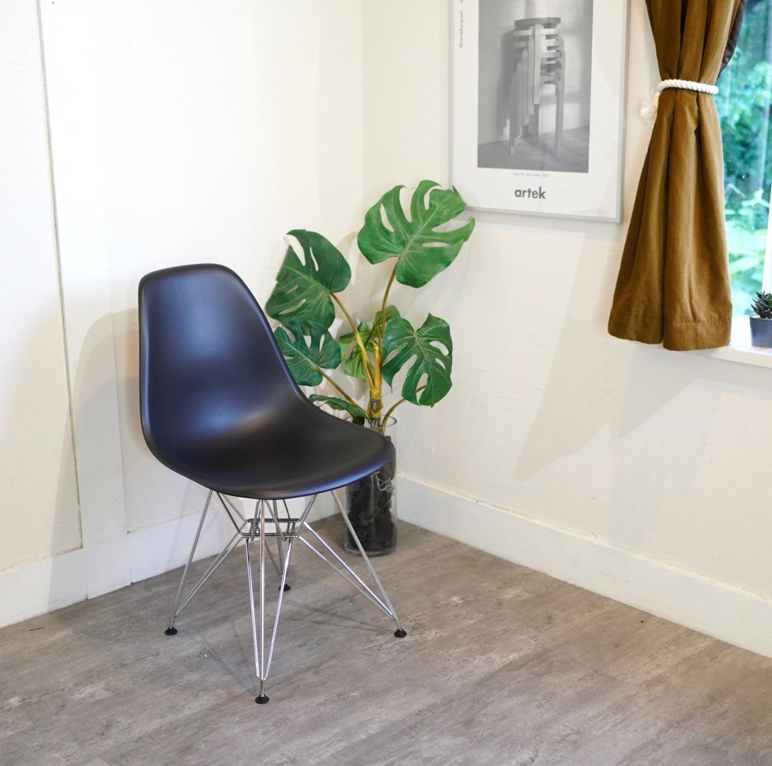 ハーマンミラー / Herman Miller ヴィトラ / vitra サイドシェルチェア ブラック チャールズ&レイ・イームズ ワイヤーベース