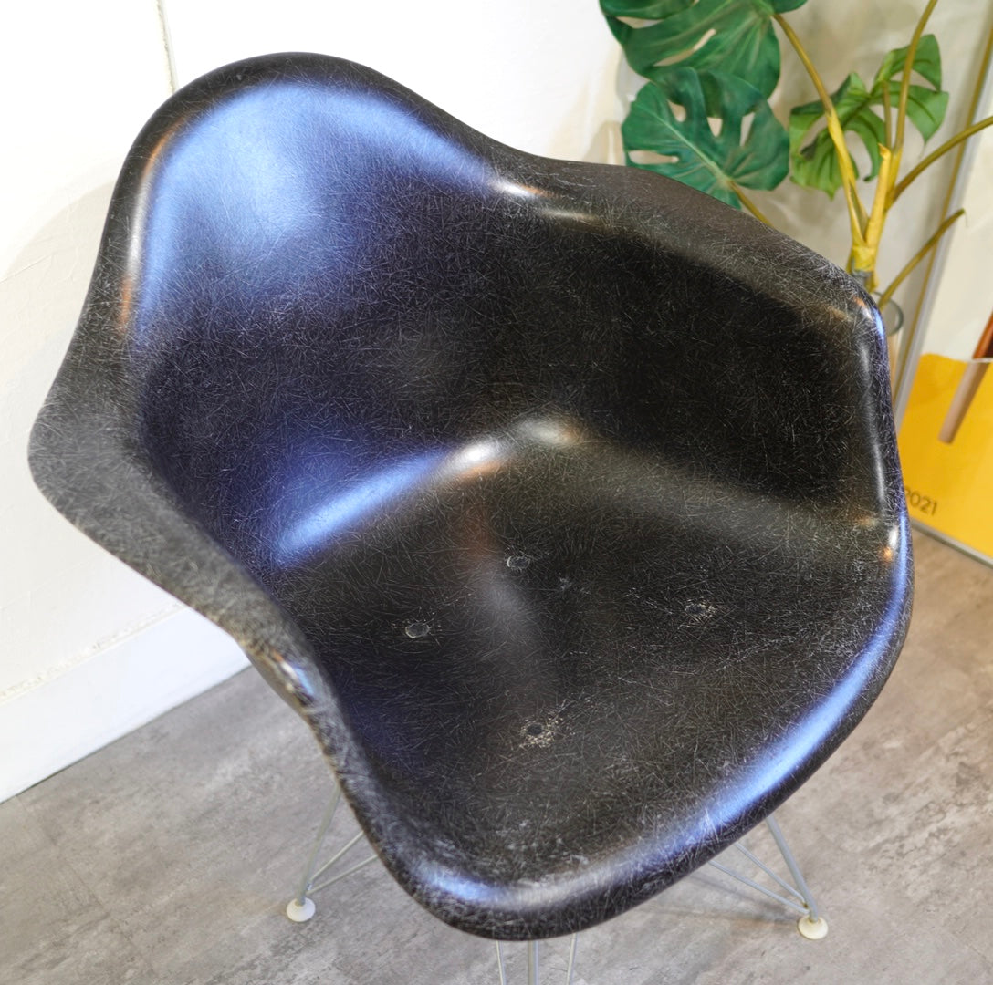 ハーマンミラー / Herman Miller アームシェルチェア エッフェルベース ブラック / Arm Shell Eiffel black チャールズ&レイ イームズ / Charles & Ray Eames