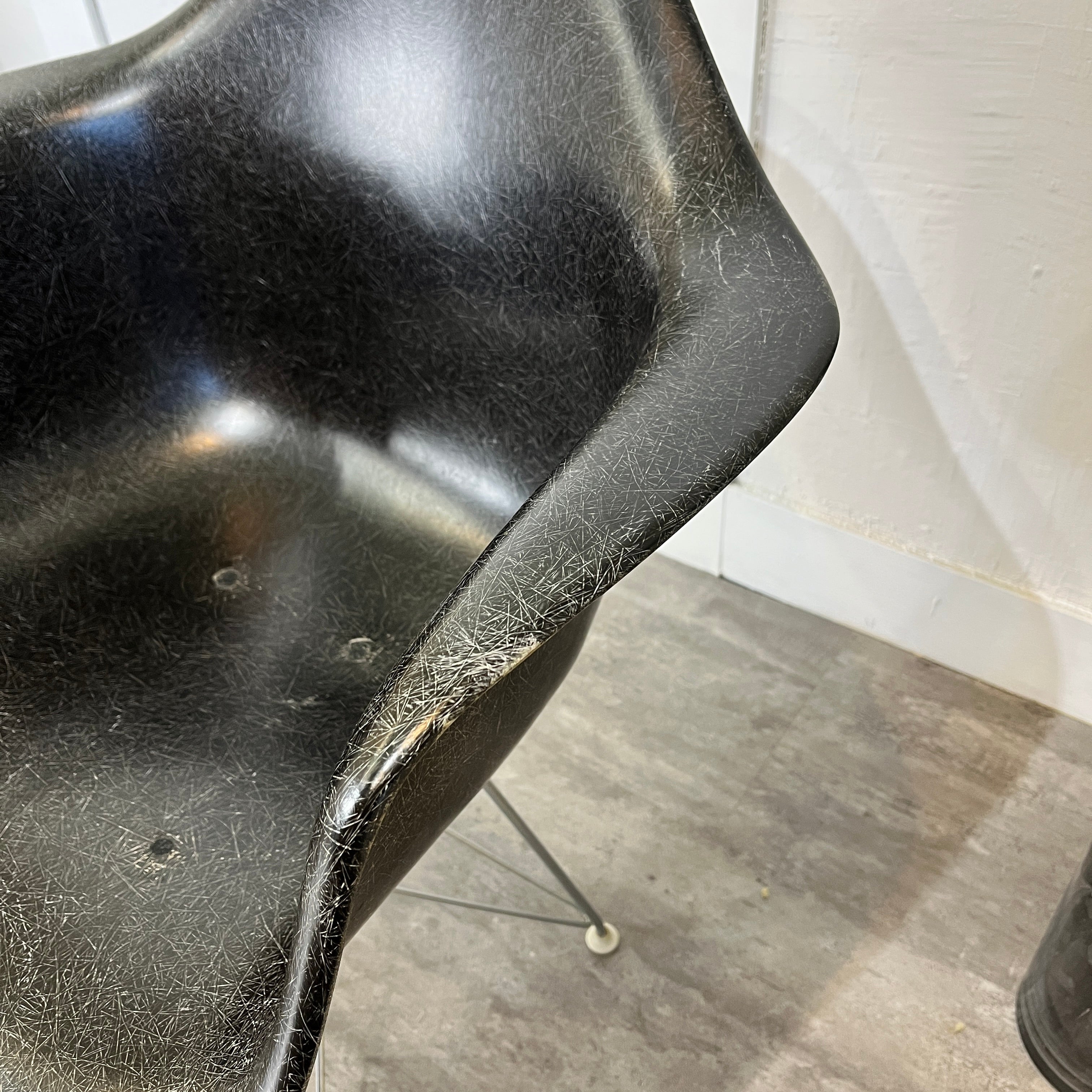 ハーマンミラー / Herman Miller アームシェルチェア エッフェルベース ブラック / Arm Shell Eiffel black チャールズ&レイ イームズ / Charles & Ray Eames