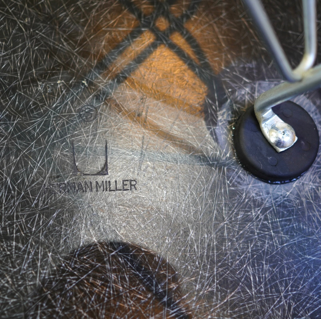 ハーマンミラー / Herman Miller アームシェルチェア エッフェルベース ブラック / Arm Shell Eiffel black チャールズ&レイ イームズ / Charles & Ray Eames