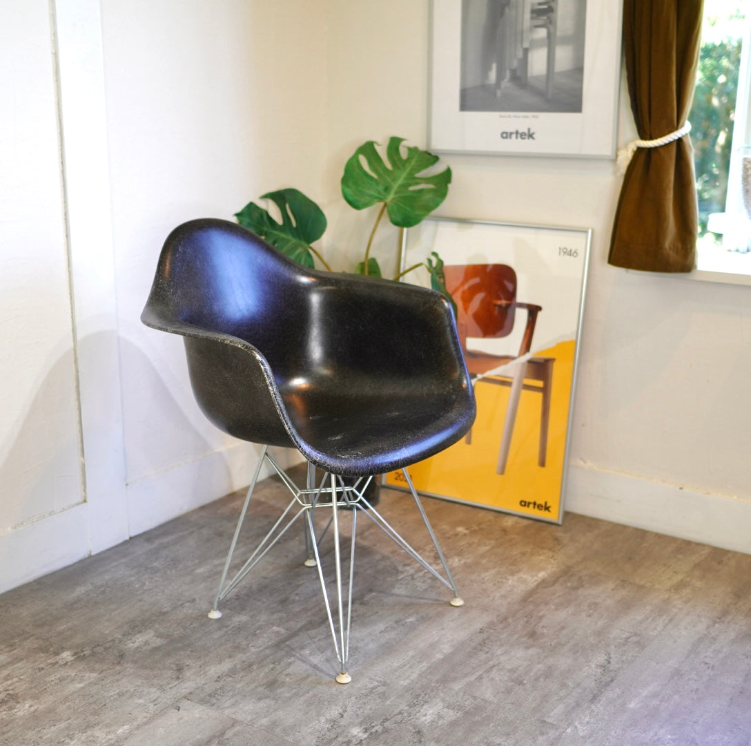 ハーマンミラー / Herman Miller アームシェルチェア エッフェルベース ブラック / Arm Shell Eiffel black チャールズ&レイ イームズ / Charles & Ray Eames