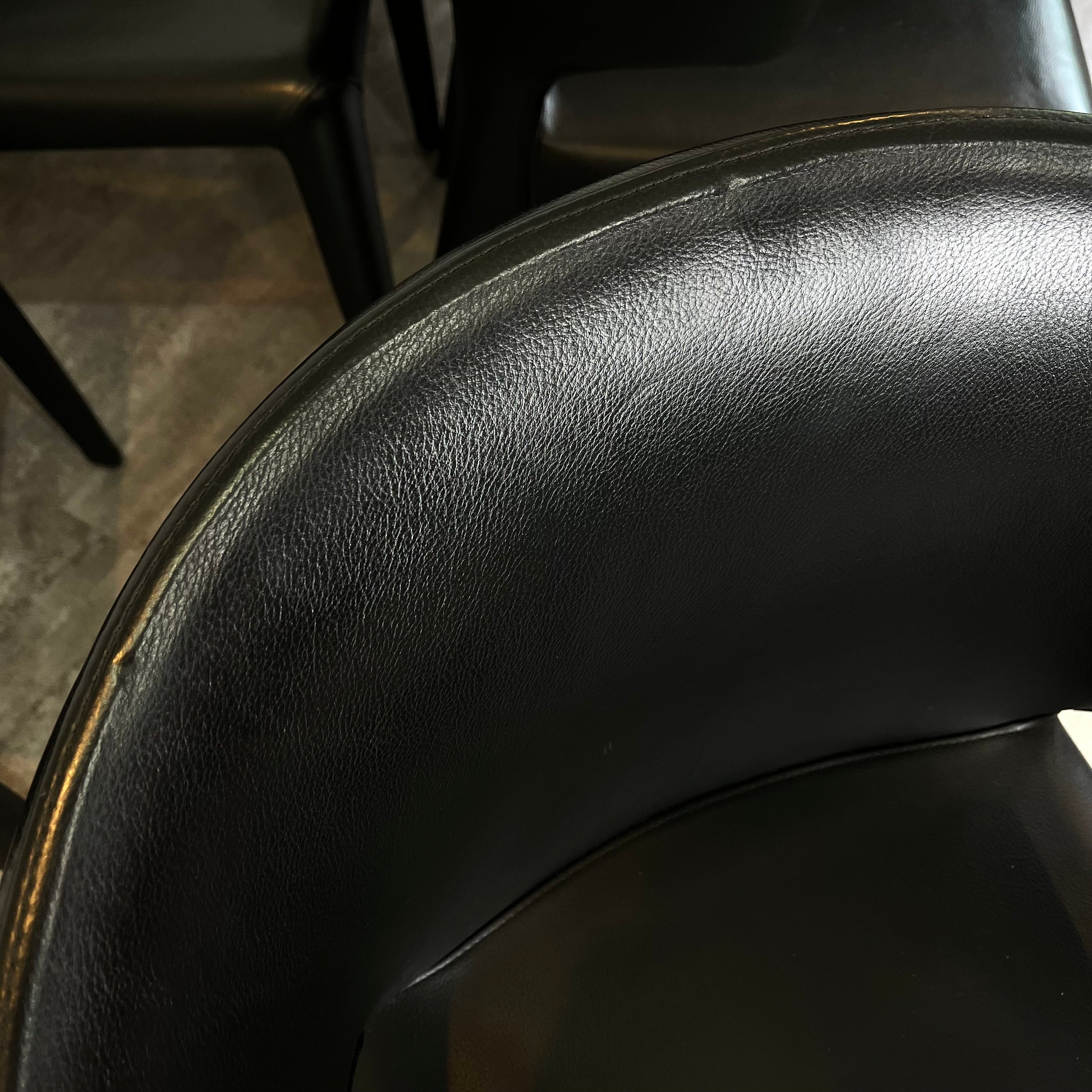 カッシーナ / Cassina 367 HOLA オラ アームチェア ブラック