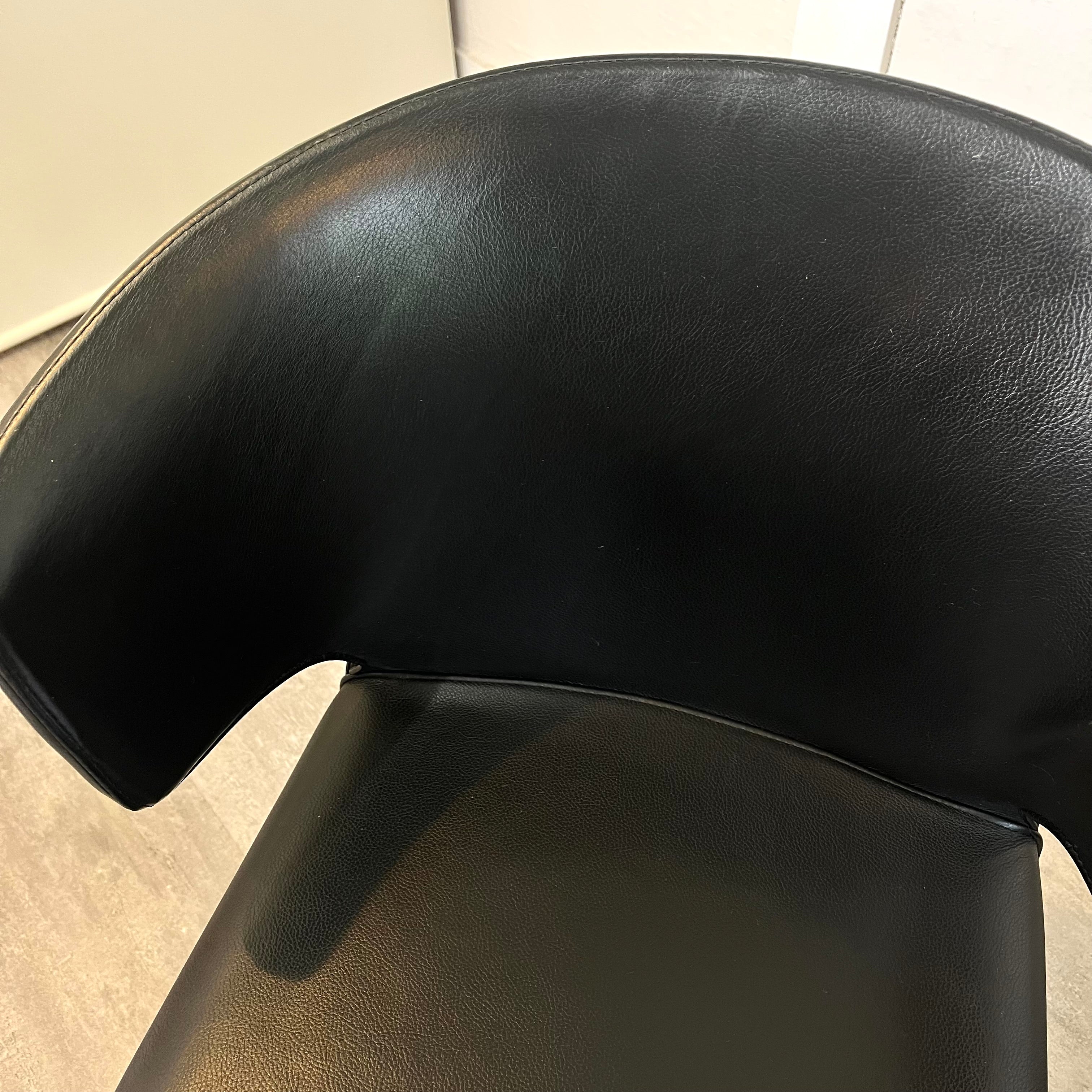 カッシーナ / Cassina 367 HOLA オラ アームチェア ブラック